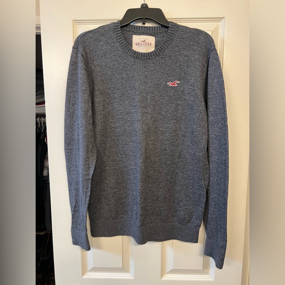 Men’s charcoal grey sweater